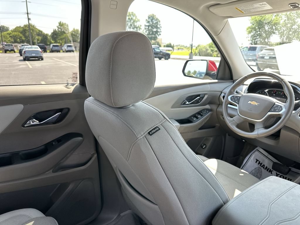 Used 2021 Chevrolet Traverse LT FWD image 15
