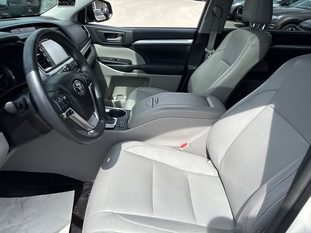 Used 2014 Toyota Highlander XLE FWD image 9