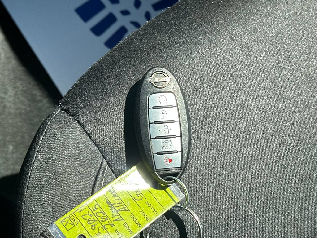 Used 2025 Nissan Altima 2.5 SV FWD image 27