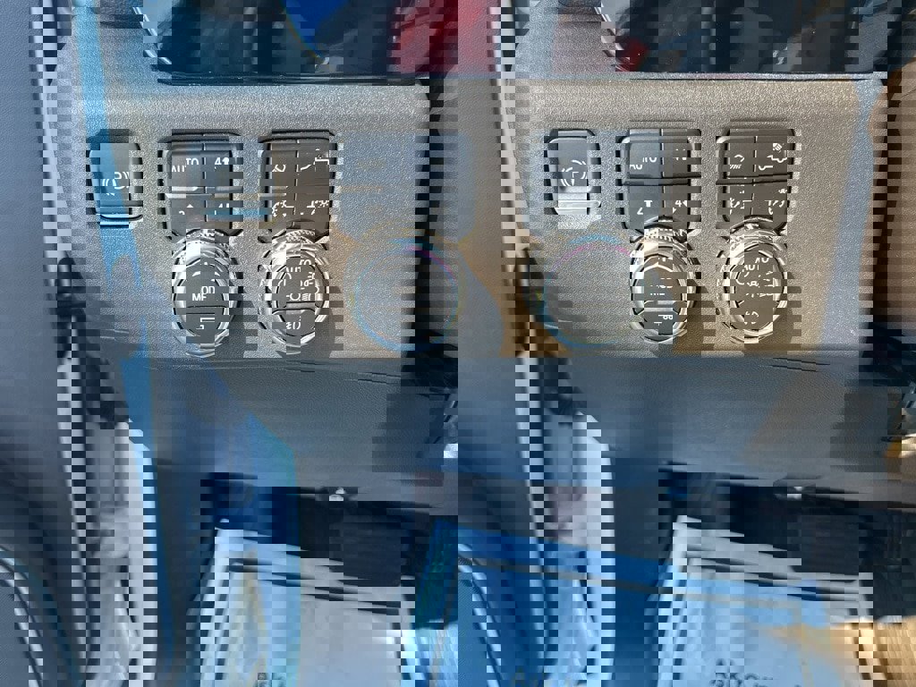 Used 2024 GMC Sierra 2500 SLT image 26