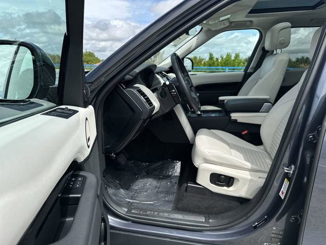 Used 2025 Land Rover Discovery S image 22
