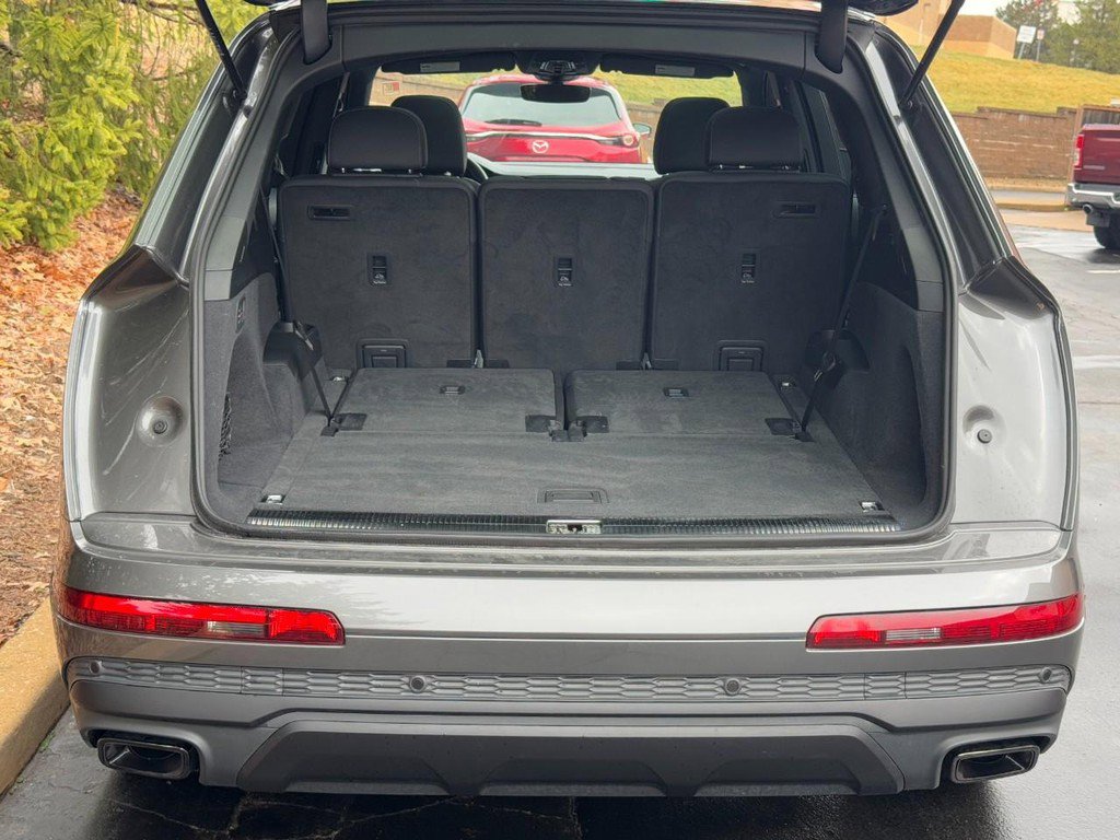 Used 2025 Audi Q7 2.0T Premium w/ Convenience Plus Package image 9