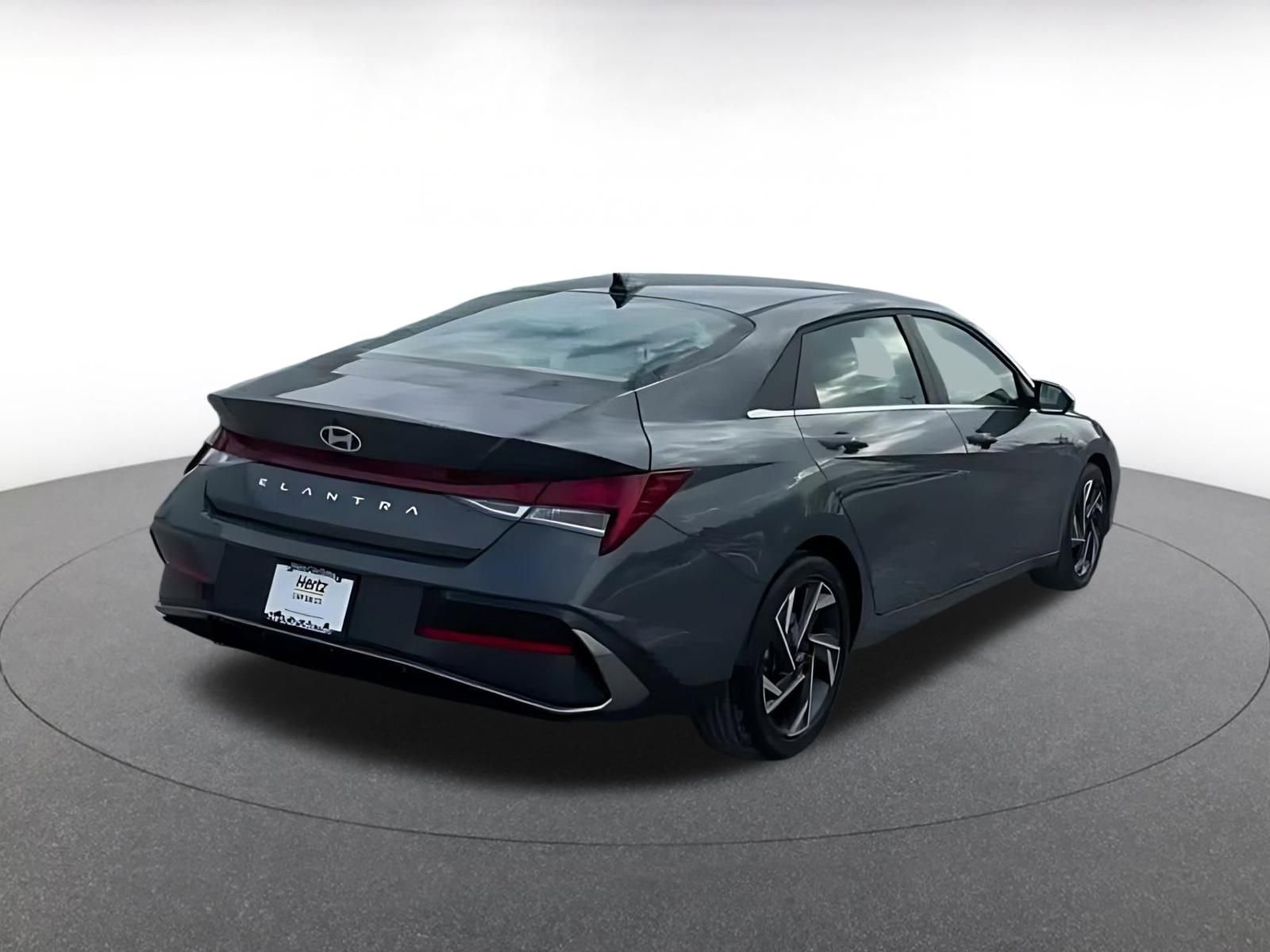 Used 2025 Hyundai Elantra SEL image 14