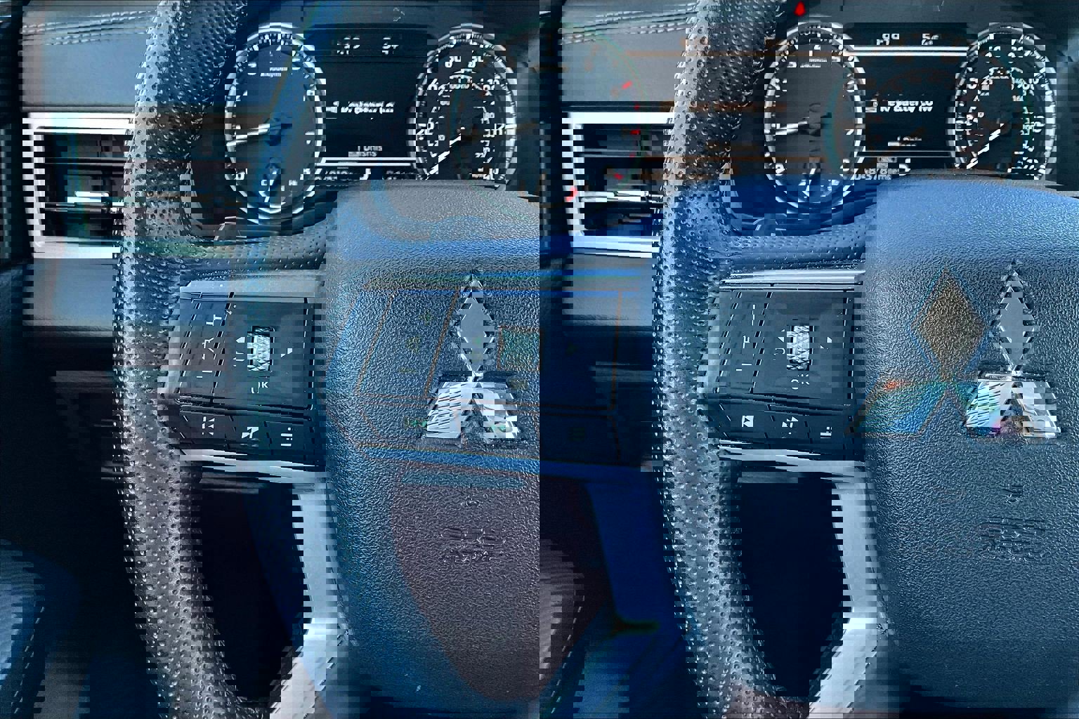 Used 2024 Mitsubishi Outlander SE image 11