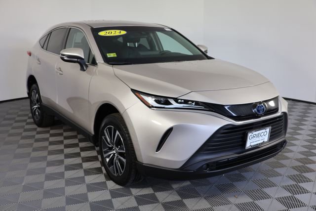 Used 2024 Toyota Venza LE image 1