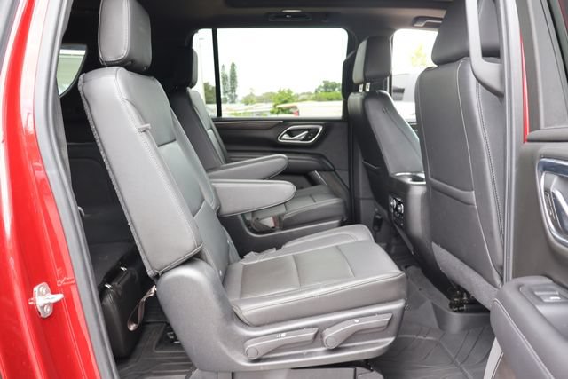 Used 2021 Chevrolet Suburban LT w/ LT Signature Package RWD image 21