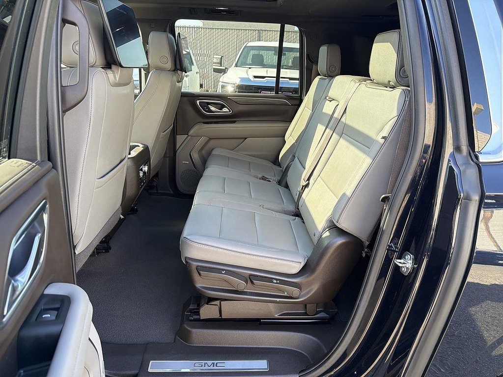 Used 2023 GMC Yukon XL SLT w/ SLT Luxury Package RWD image 25