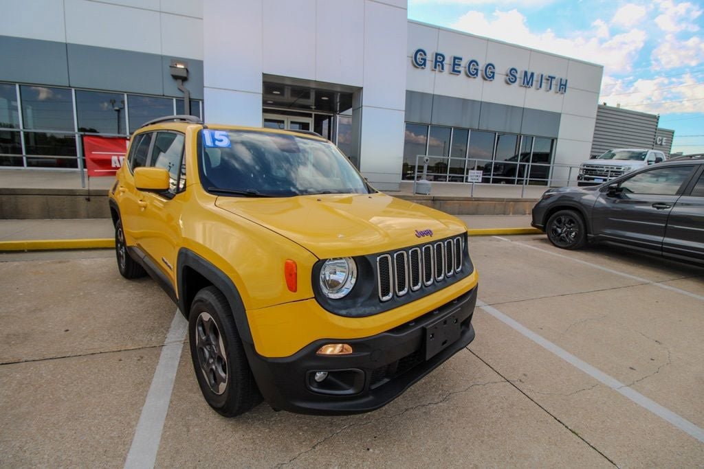Used 2015 Jeep Renegade Latitude w/ Cold Weather Group II AWD/4WD image 2