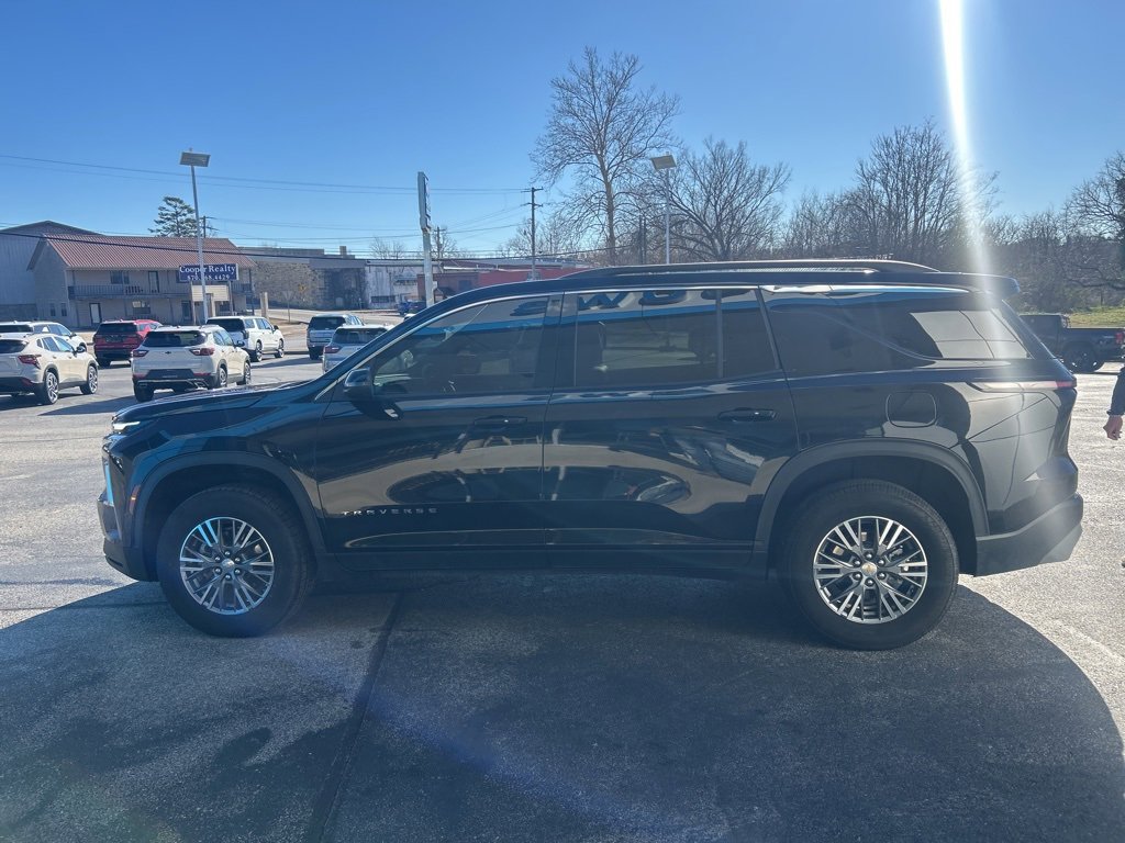 Used 2025 Chevrolet Traverse LT image 6