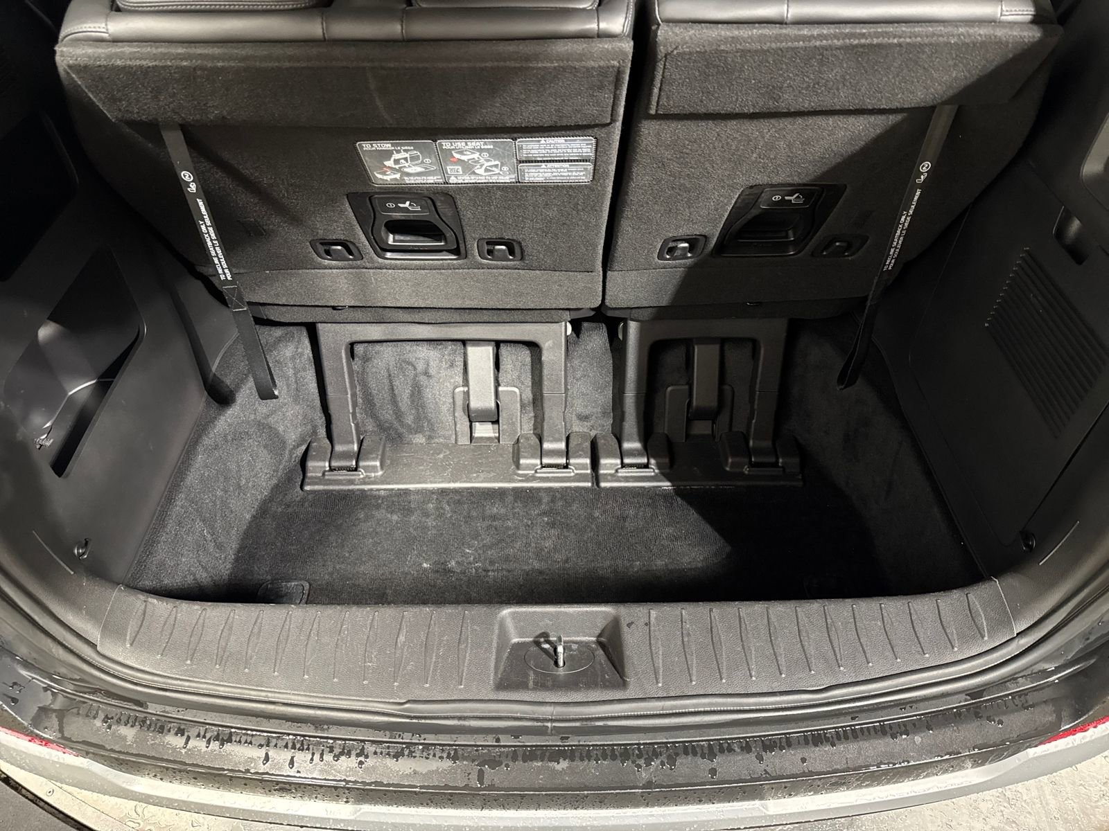 Used 2025 Kia Carnival FWD image 4