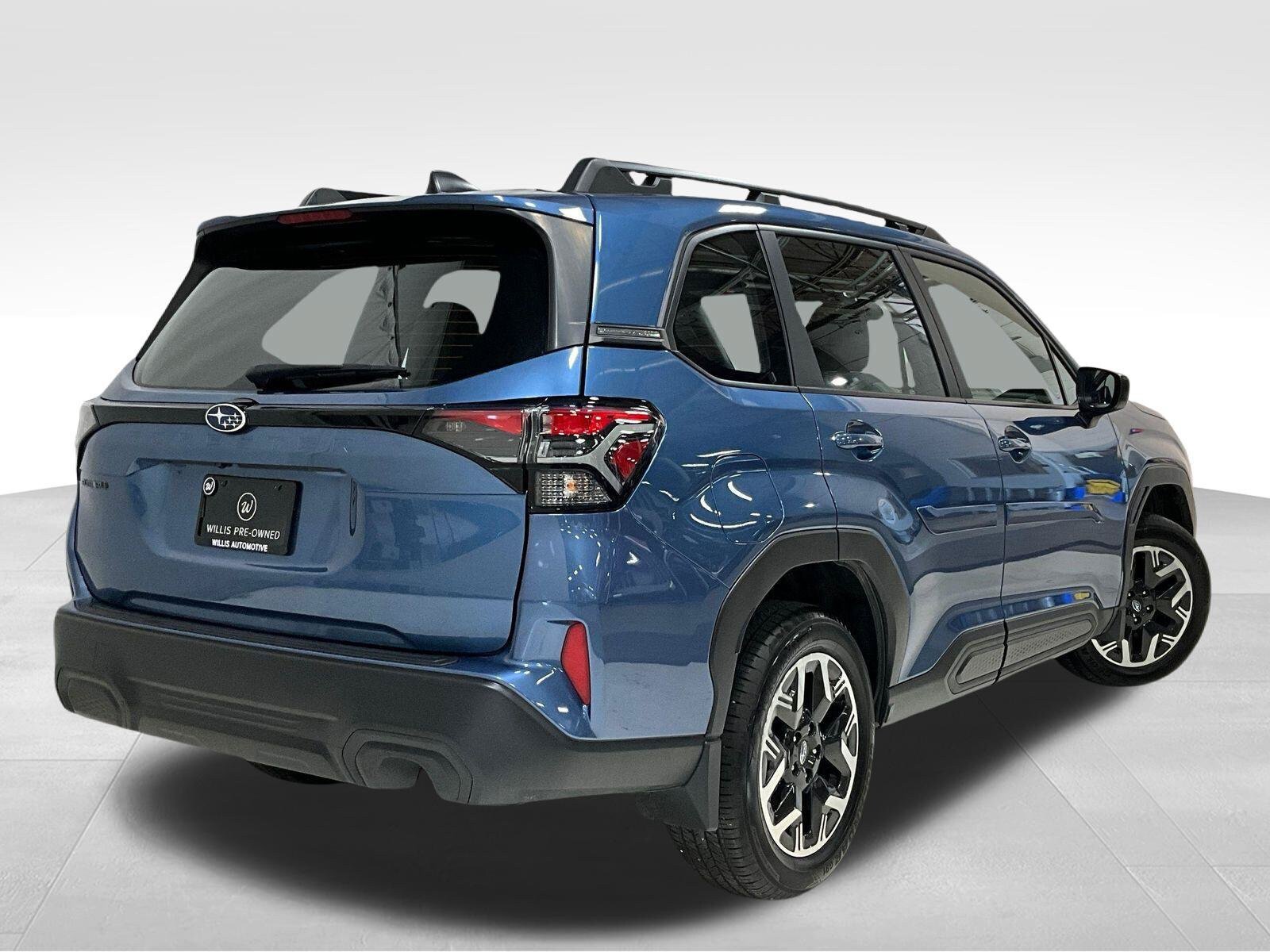 Used 2025 Subaru Forester AWD/4WD image 5