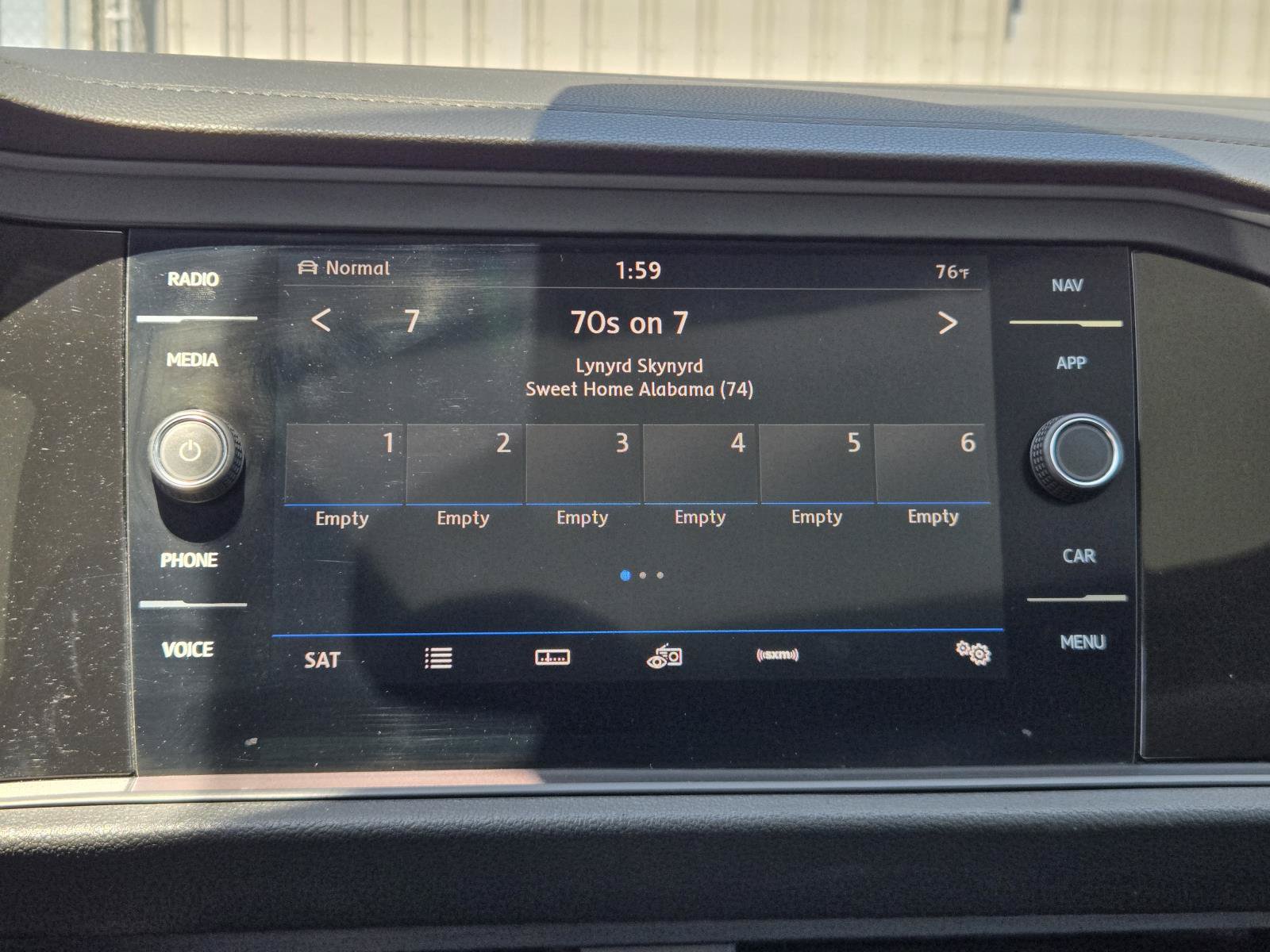 Used 2019 Volkswagen Jetta SEL Premium FWD image 10