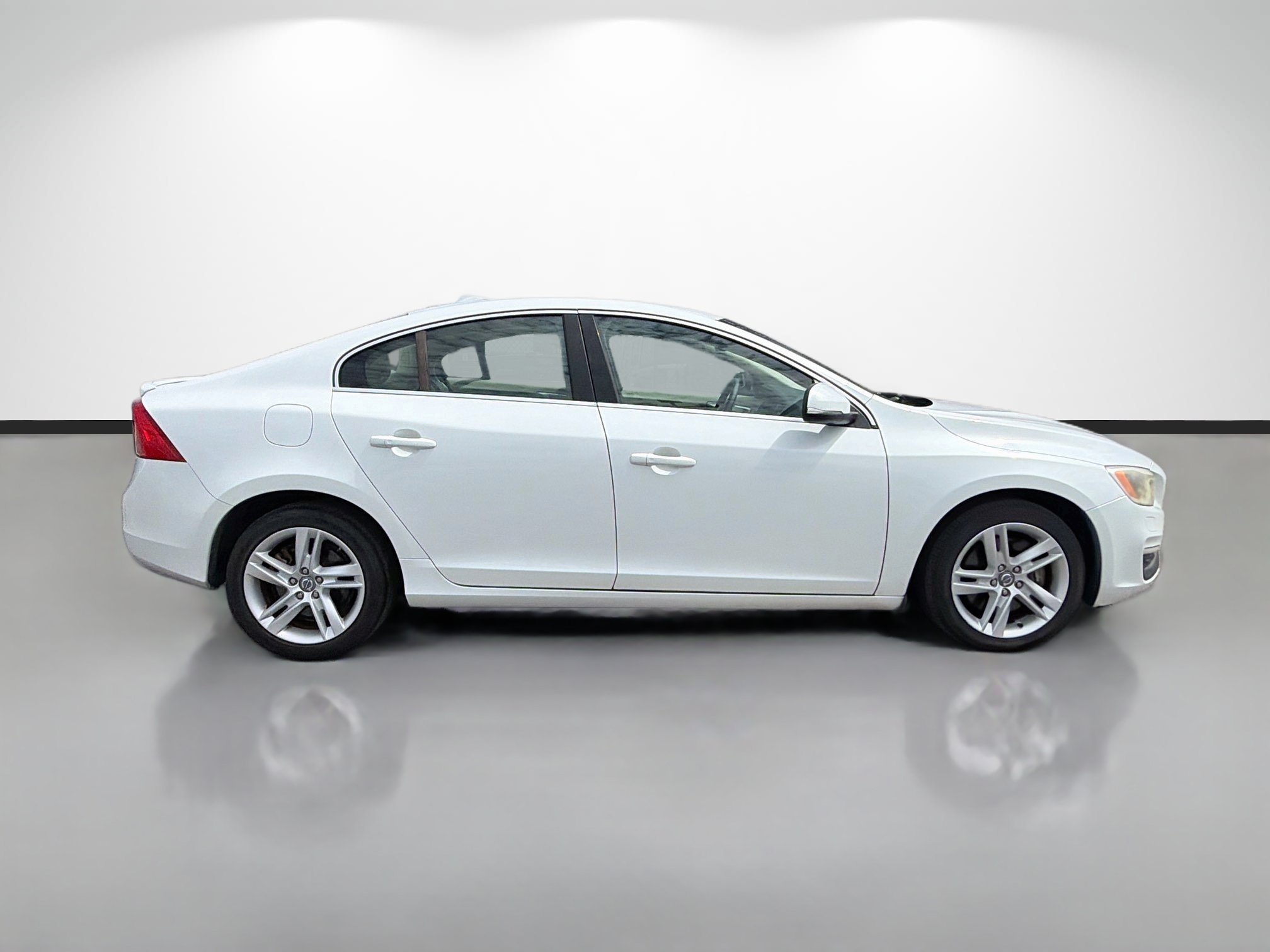 Used 2014 Volvo S60 T5 FWD image 2