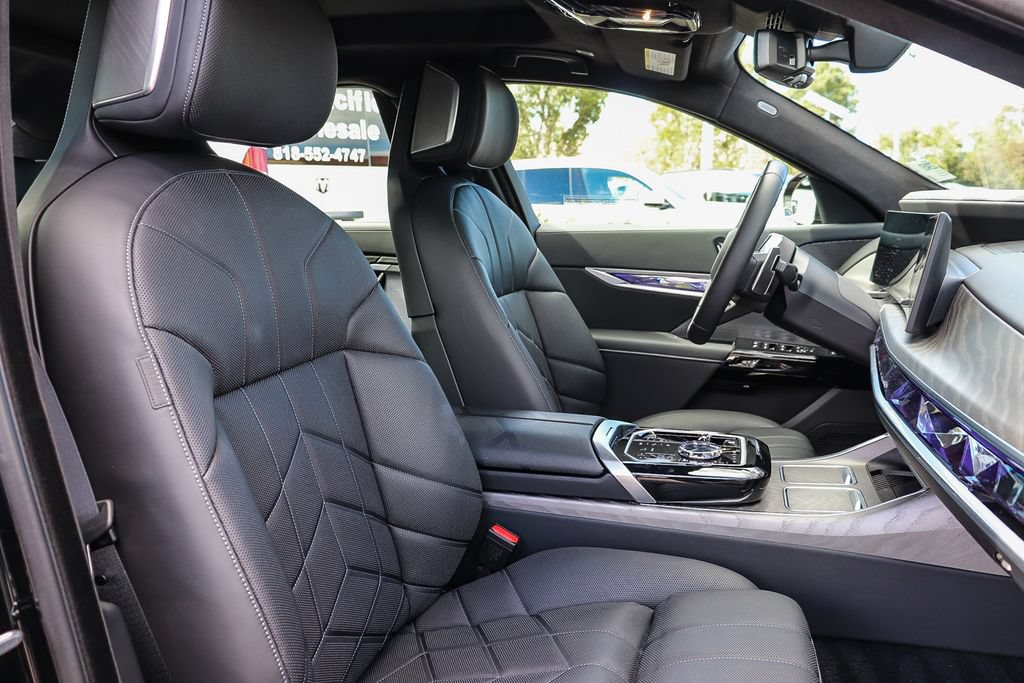 Used 2026 BMW 750e xDrive AWD/4WD image 16