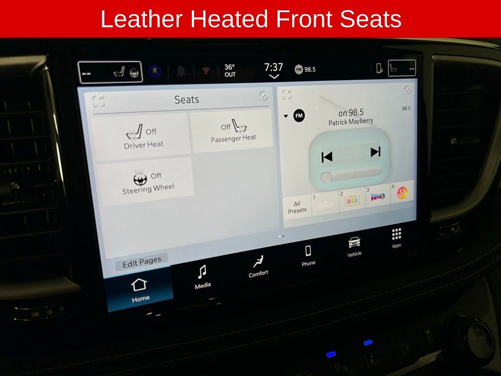 Used 2025 Chrysler Pacifica Select image 4