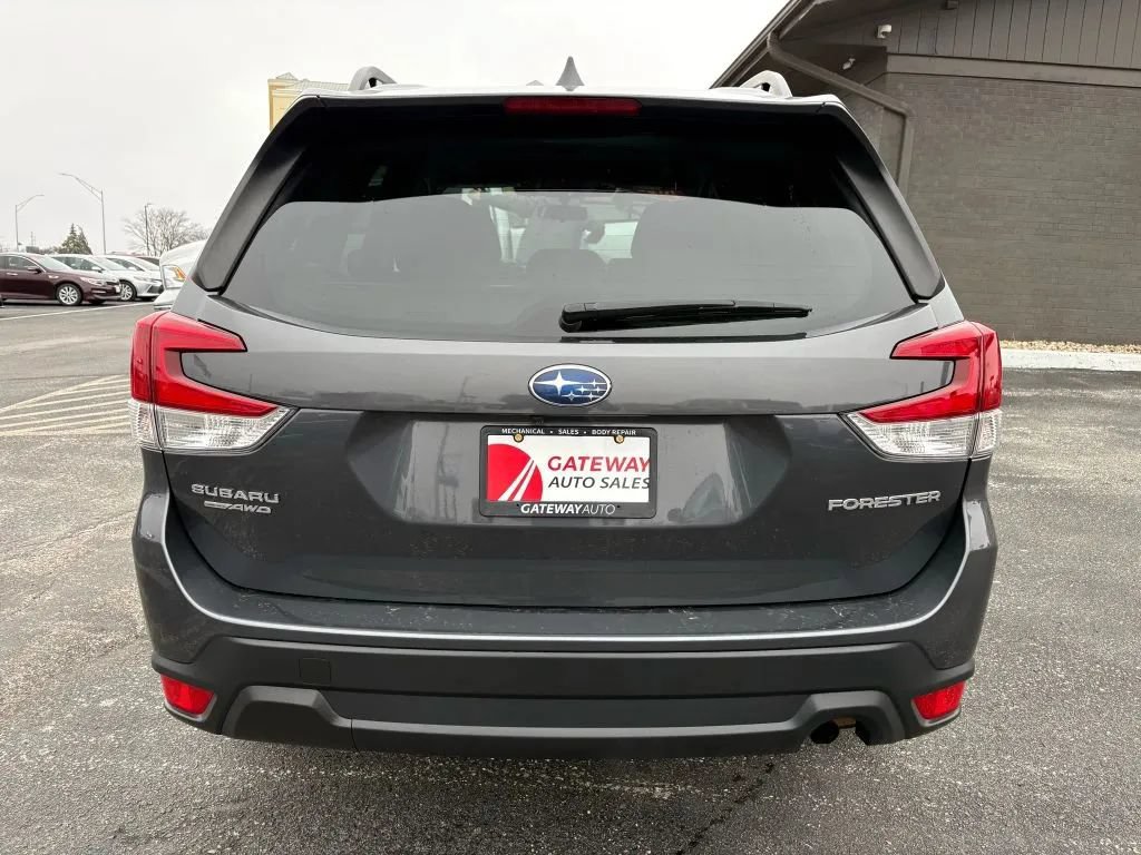 Used 2022 Subaru Forester Premium AWD/4WD image 4