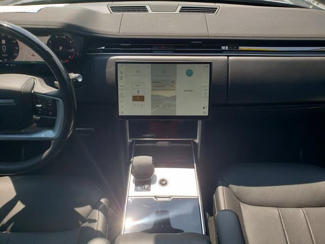 Used 2025 Land Rover Range Rover SE AWD/4WD image 17