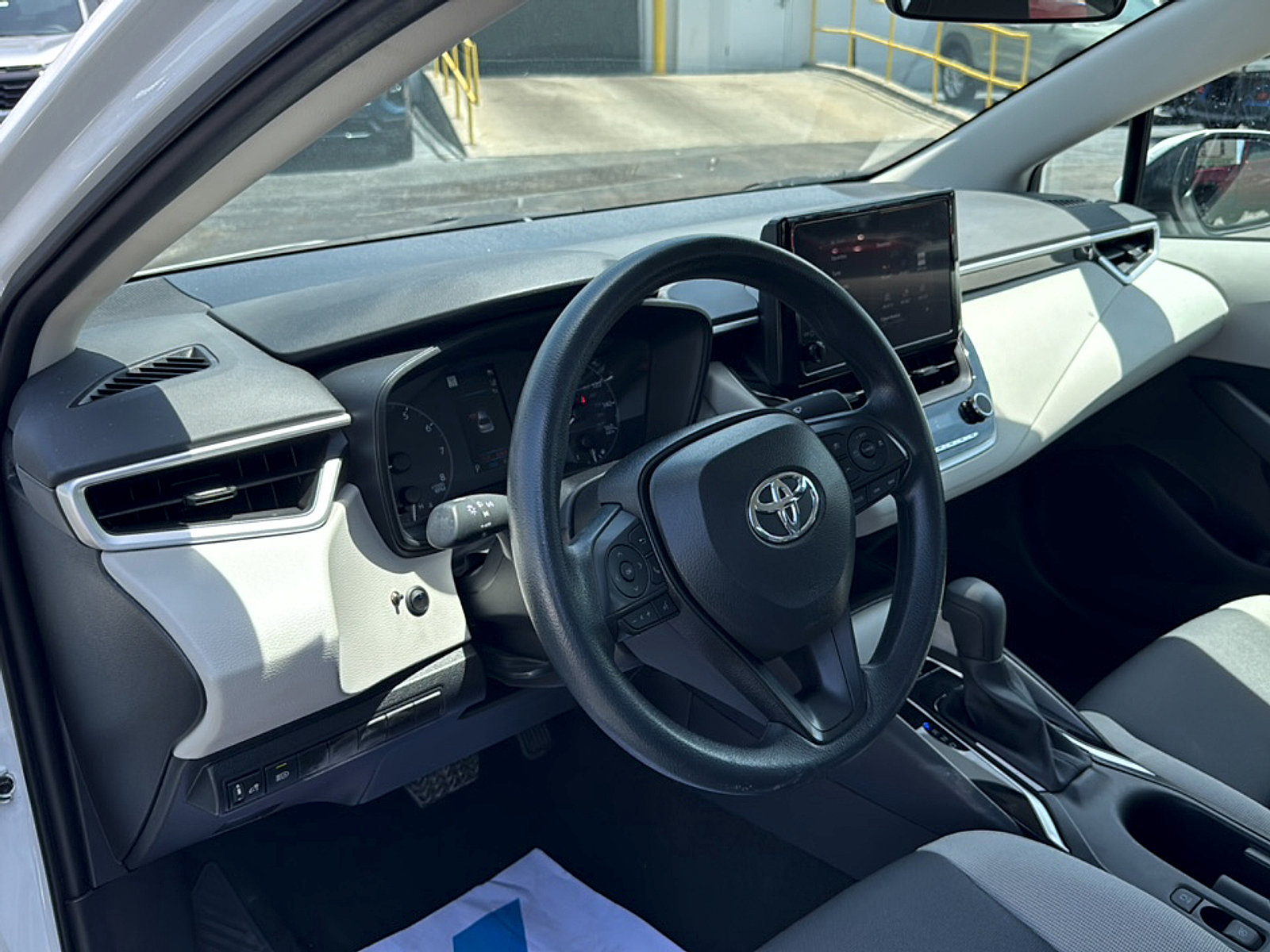 Used 2025 Toyota Corolla LE FWD image 9