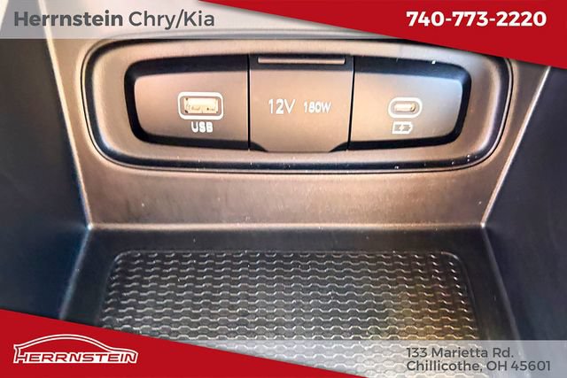 Used 2024 Hyundai Venue SEL FWD image 16