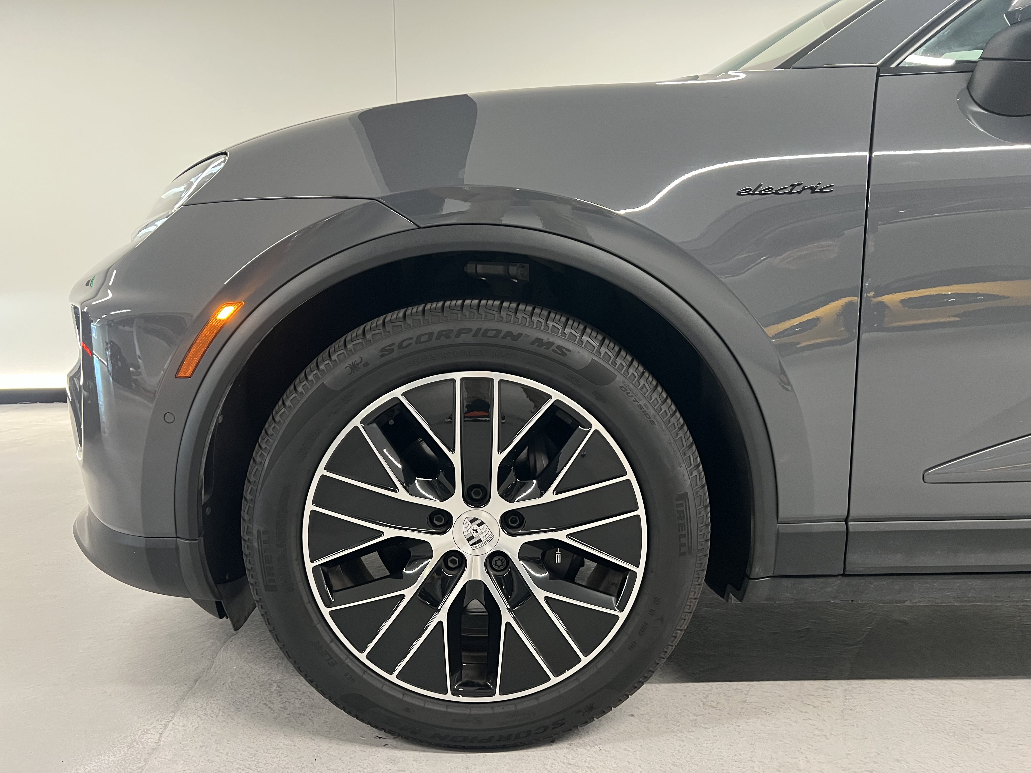Used 2025 Porsche Macan Electric RWD image 32