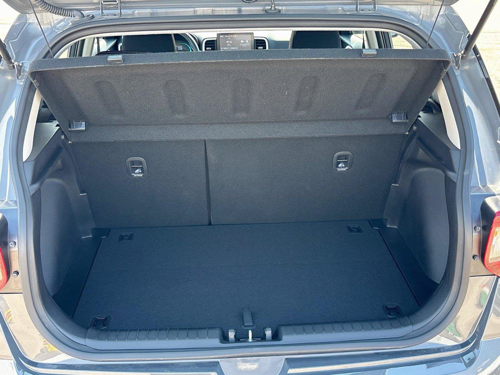 Certified 2025 Hyundai Venue SEL FWD image 25