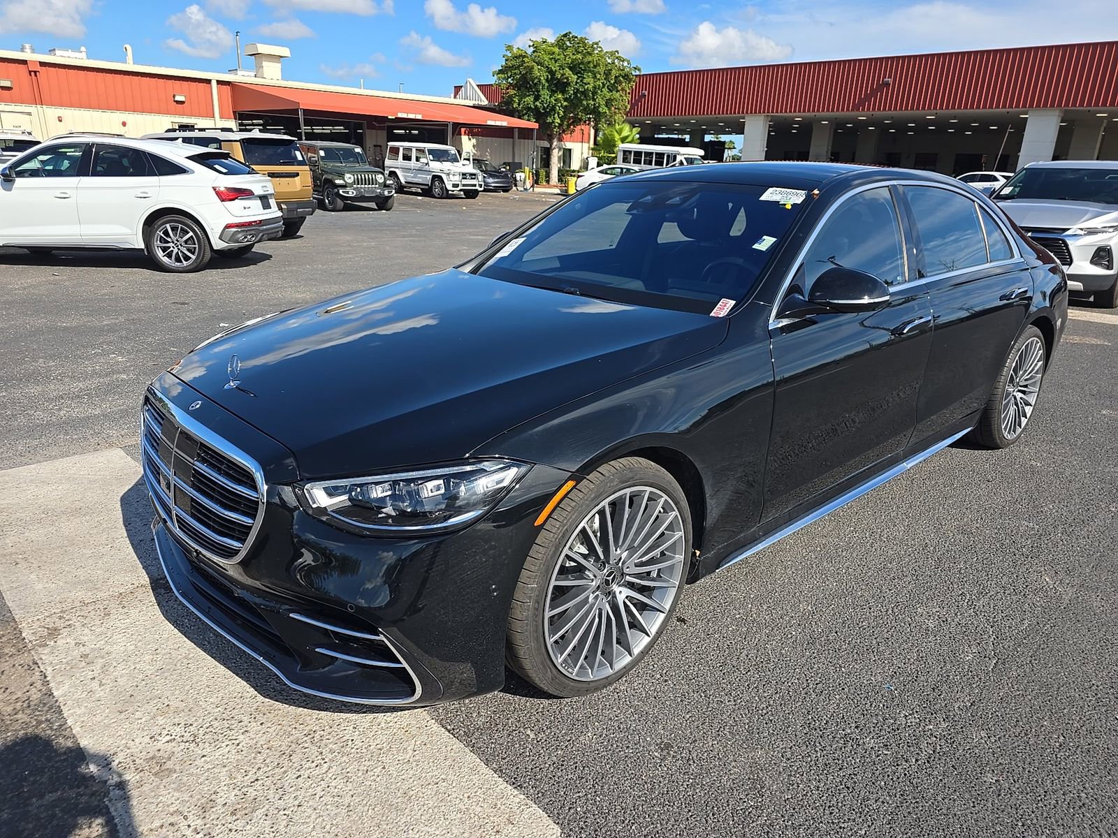 Used 2022 Mercedes-Benz S 580 4MATIC Sedan w/ AMG Line Package image 2