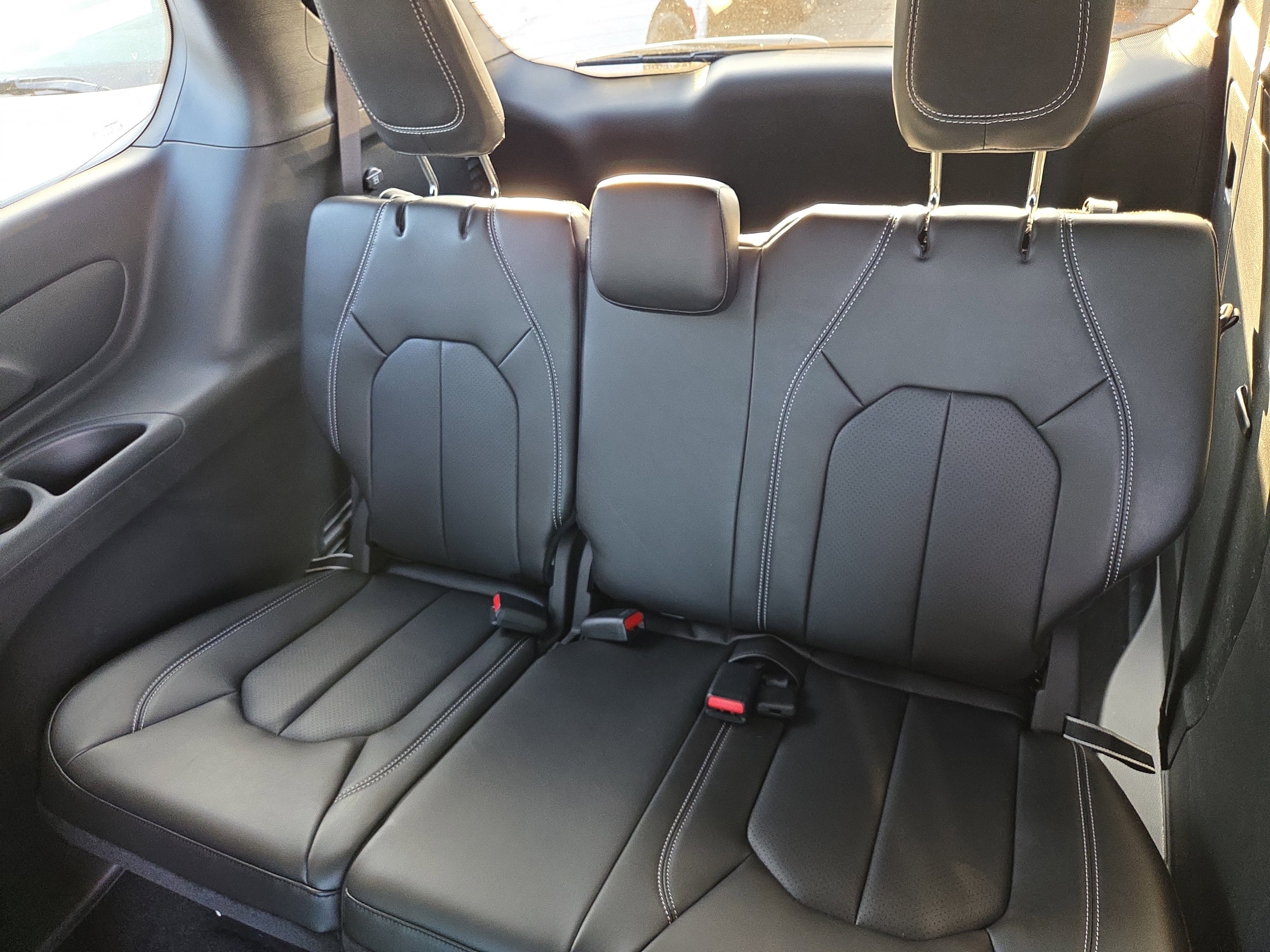 New 2026 Chrysler Pacifica Select FWD image 8