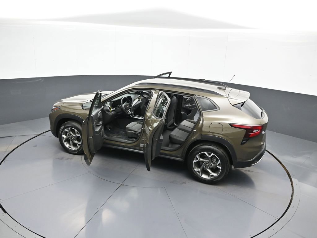 Used 2024 Chevrolet Trax LT w/ Driver Confidence Package image 42