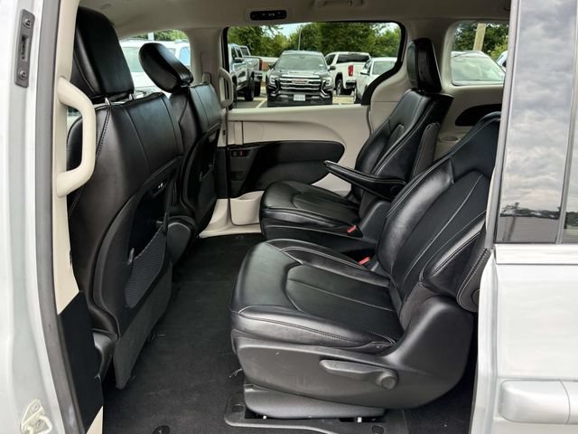 Used 2024 Chrysler Pacifica Limited FWD image 11
