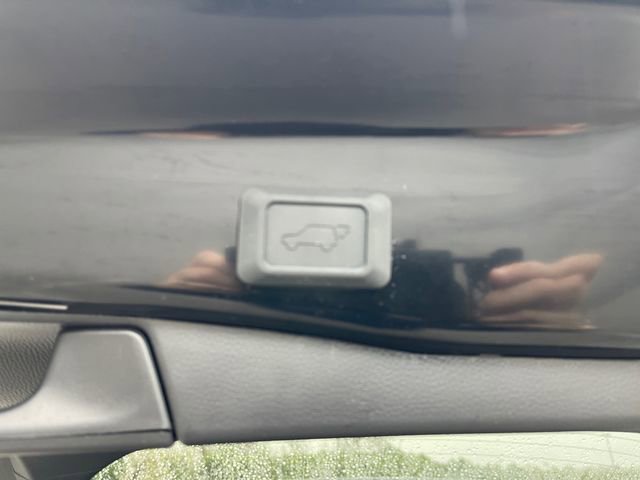 Used 2023 Toyota RAV4 XLE Premium image 17