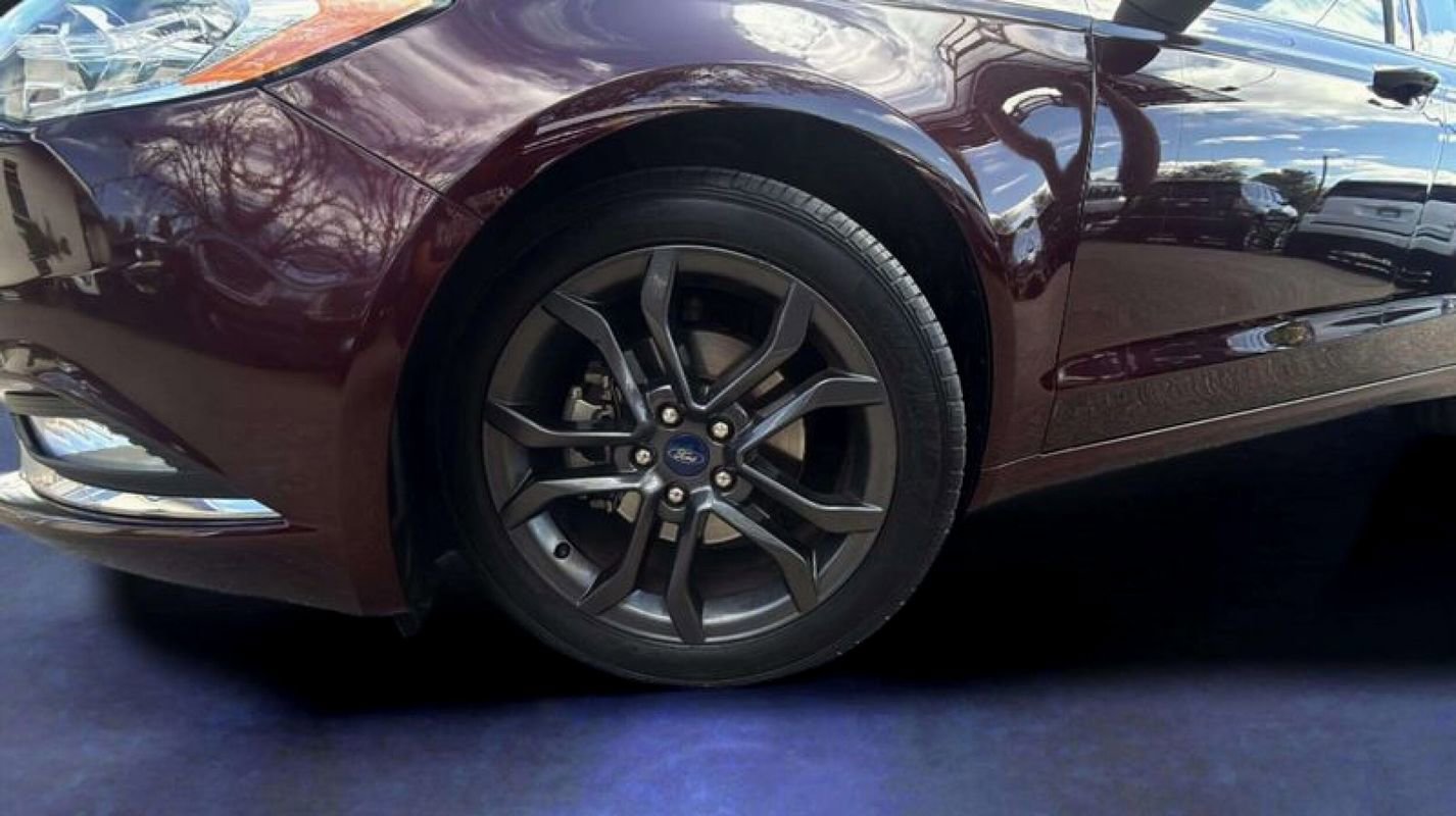 Used 2018 Ford Fusion SE w/ Equipment Group 201A FWD image 19