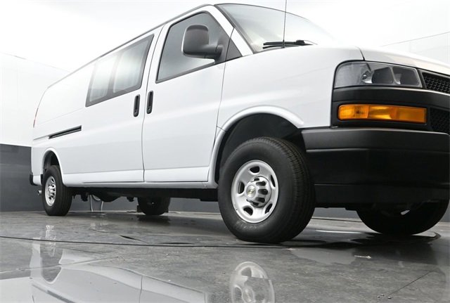 Used 2023 Chevrolet Express 2500 Extended image 19