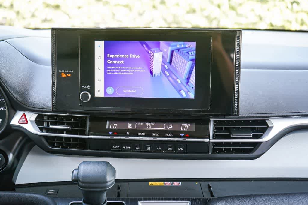 Used 2025 Toyota Sienna LE FWD image 13