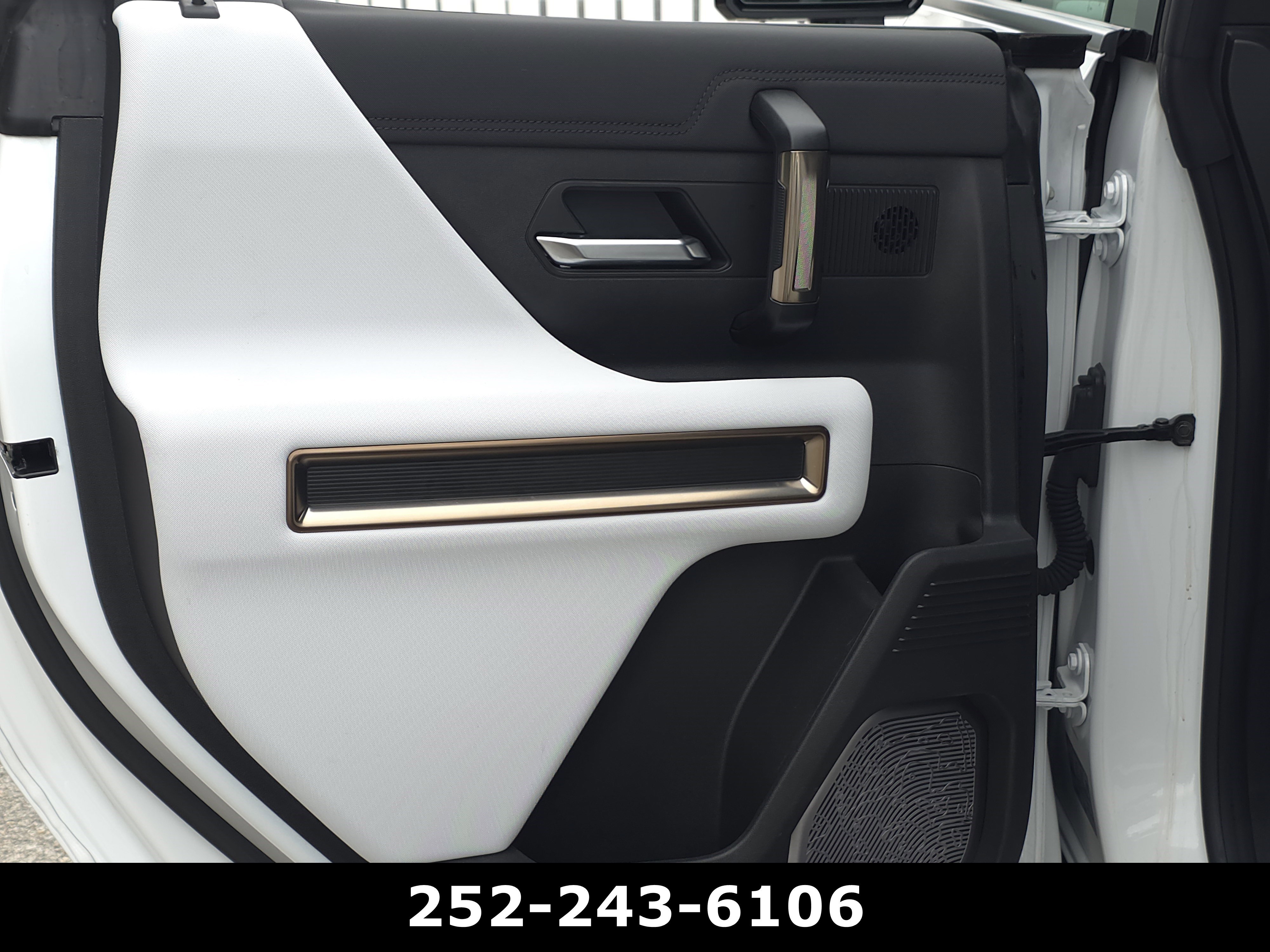 Used 2025 GMC Hummer EV 3X AWD/4WD image 46