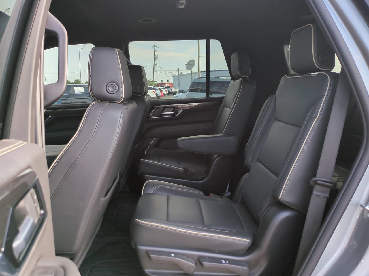Used 2025 GMC Yukon Elevation AWD/4WD image 15