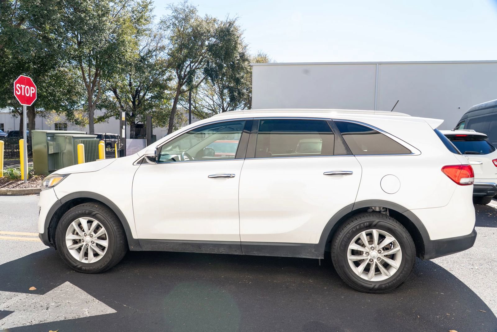 Used 2017 Kia Sorento LX image 5