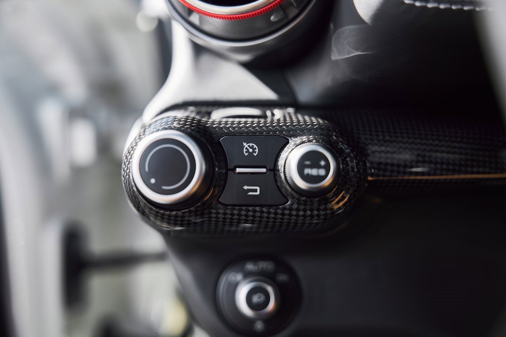 Used 2019 Ferrari 812 Superfast image 43