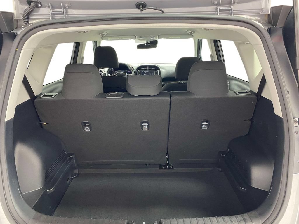 Used 2025 Kia Soul LX w/ LX Technology Package FWD image 10