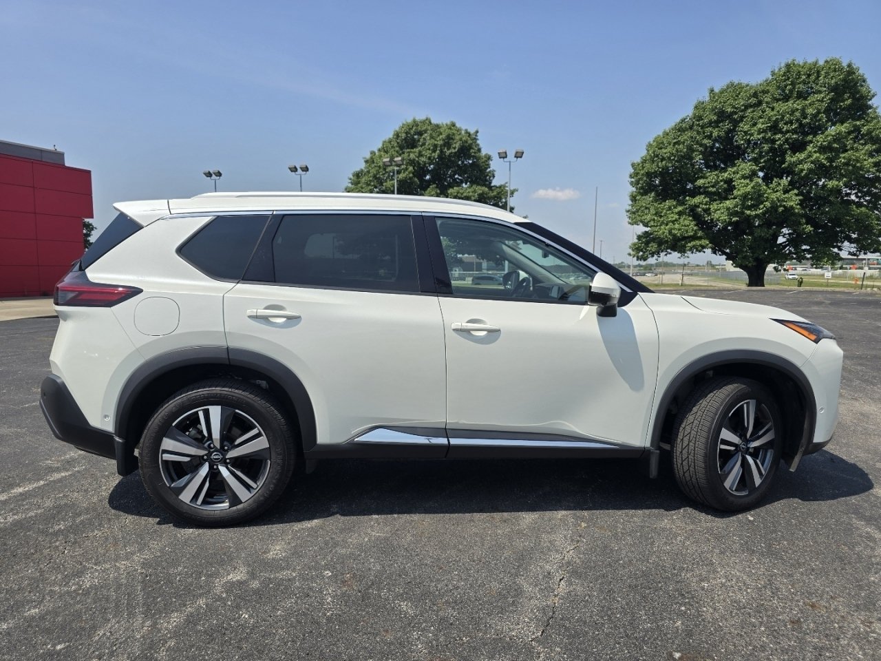 Used 2023 Nissan Rogue SL w/ SL Premium Package AWD/4WD image 18