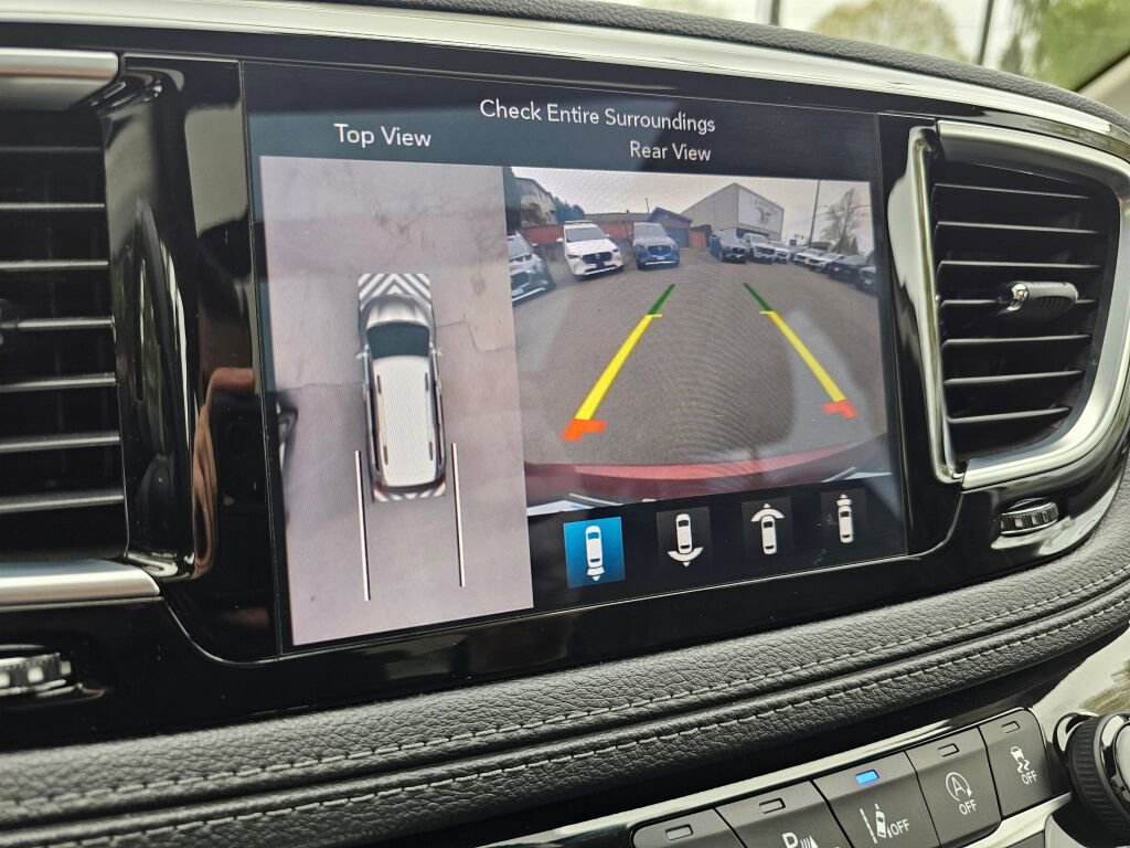 Used 2018 Chrysler Pacifica Limited w/ Tire & Wheel Group image 33