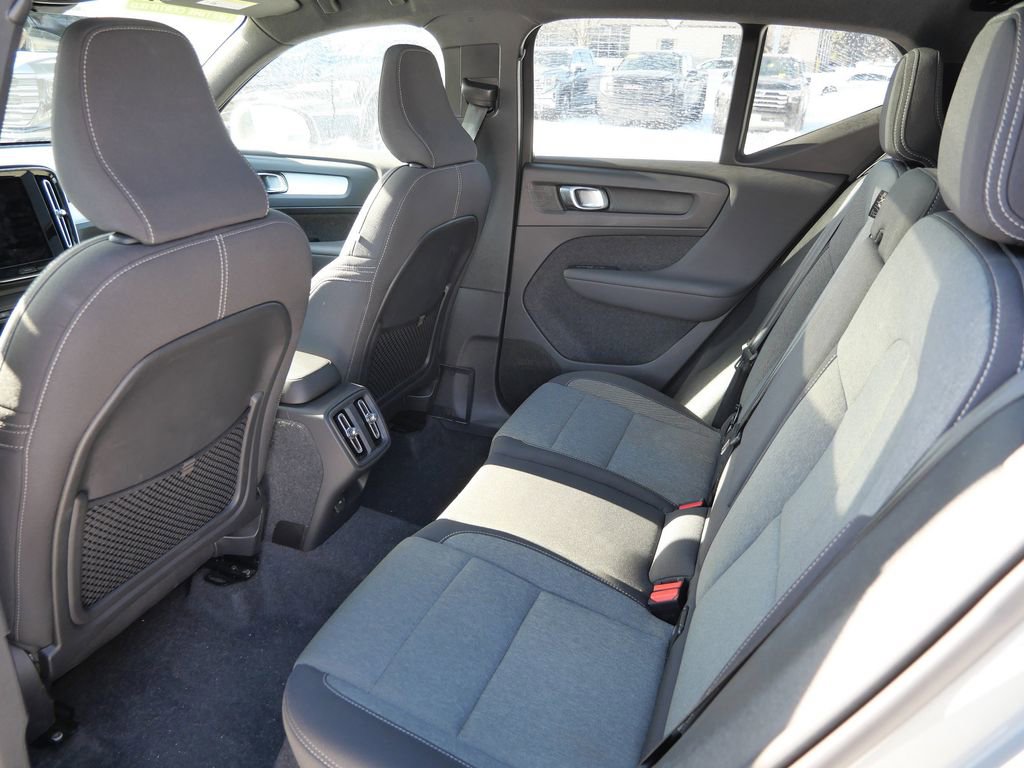 Used 2024 Volvo XC40 B5 Core image 26