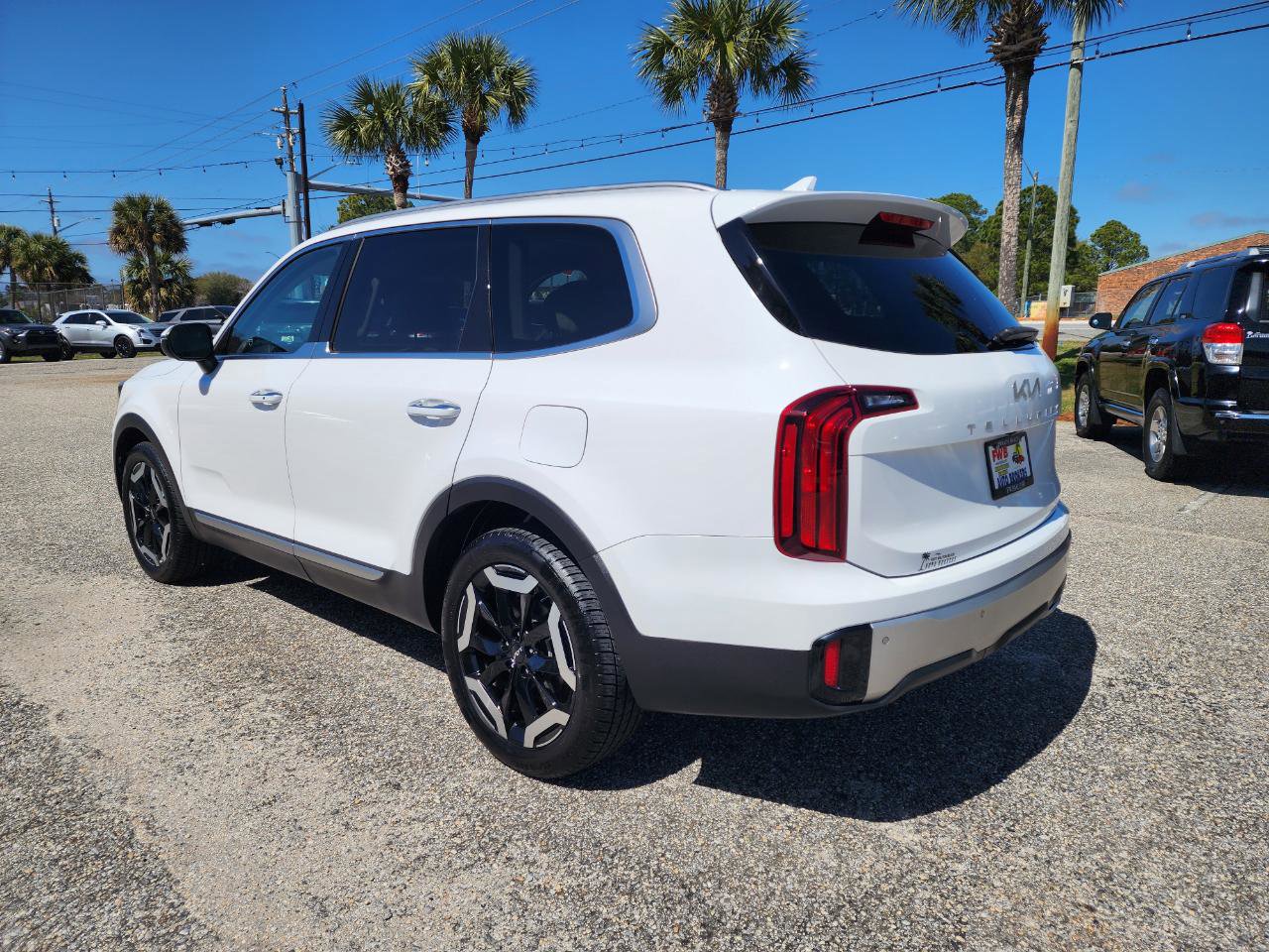 Used 2023 Kia Telluride S AWD/4WD image 3