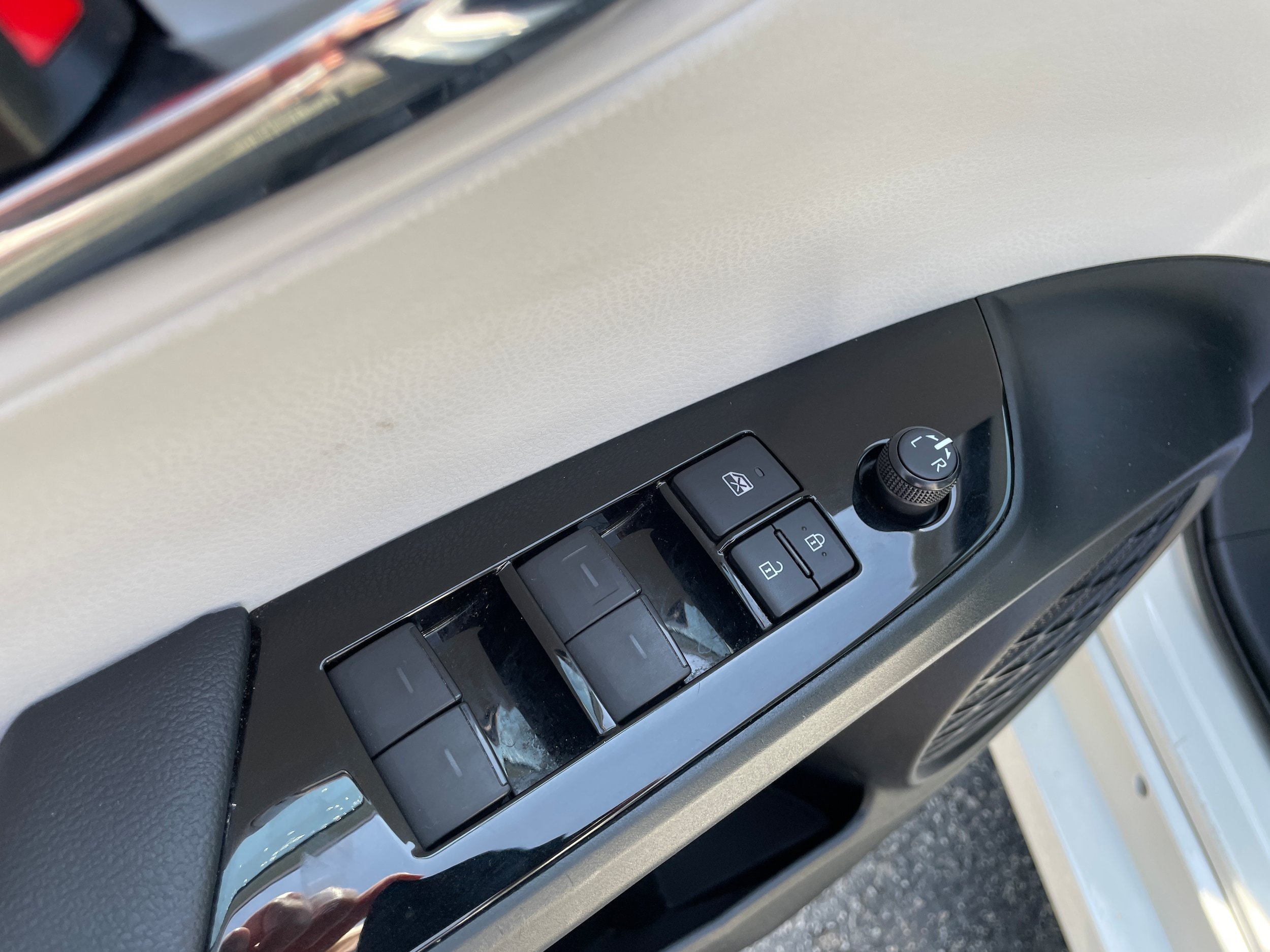 Used 2019 Toyota Prius Limited FWD image 16
