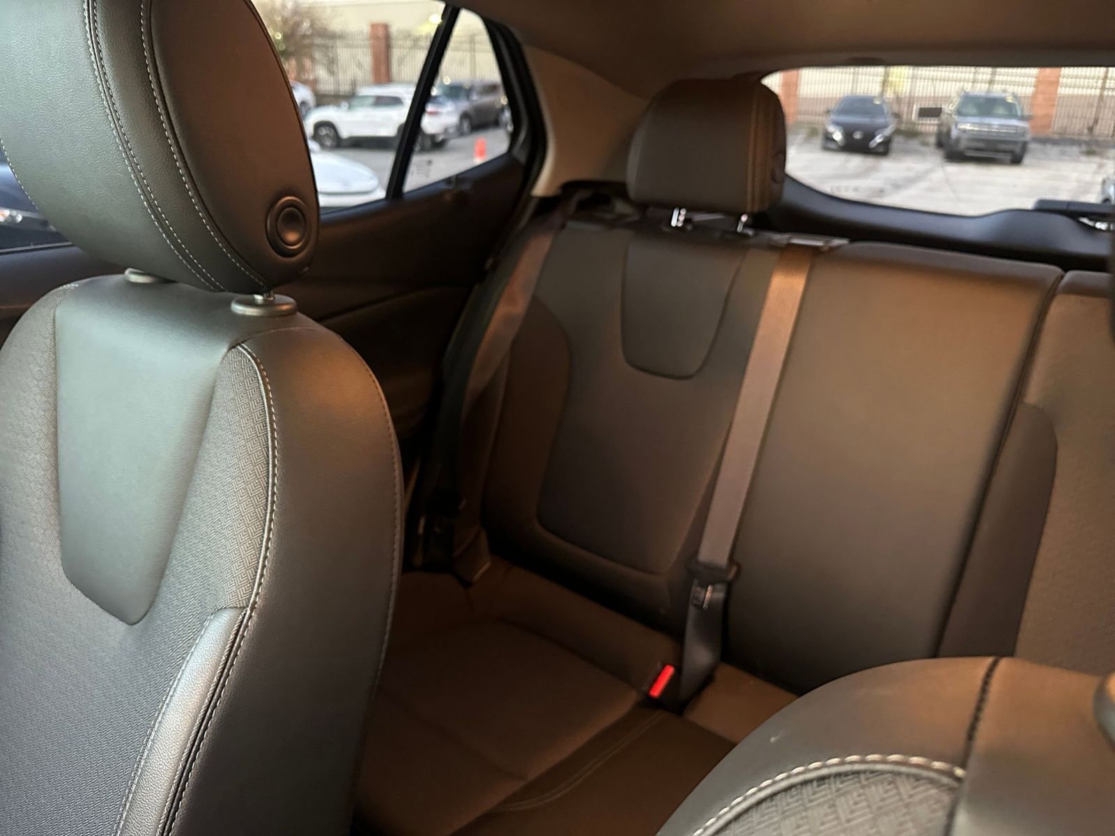 Used 2025 Buick Encore GX Preferred image 37