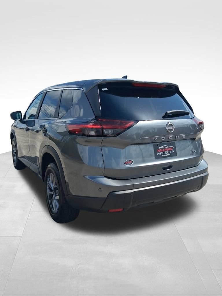 Used 2024 Nissan Rogue S AWD/4WD image 5