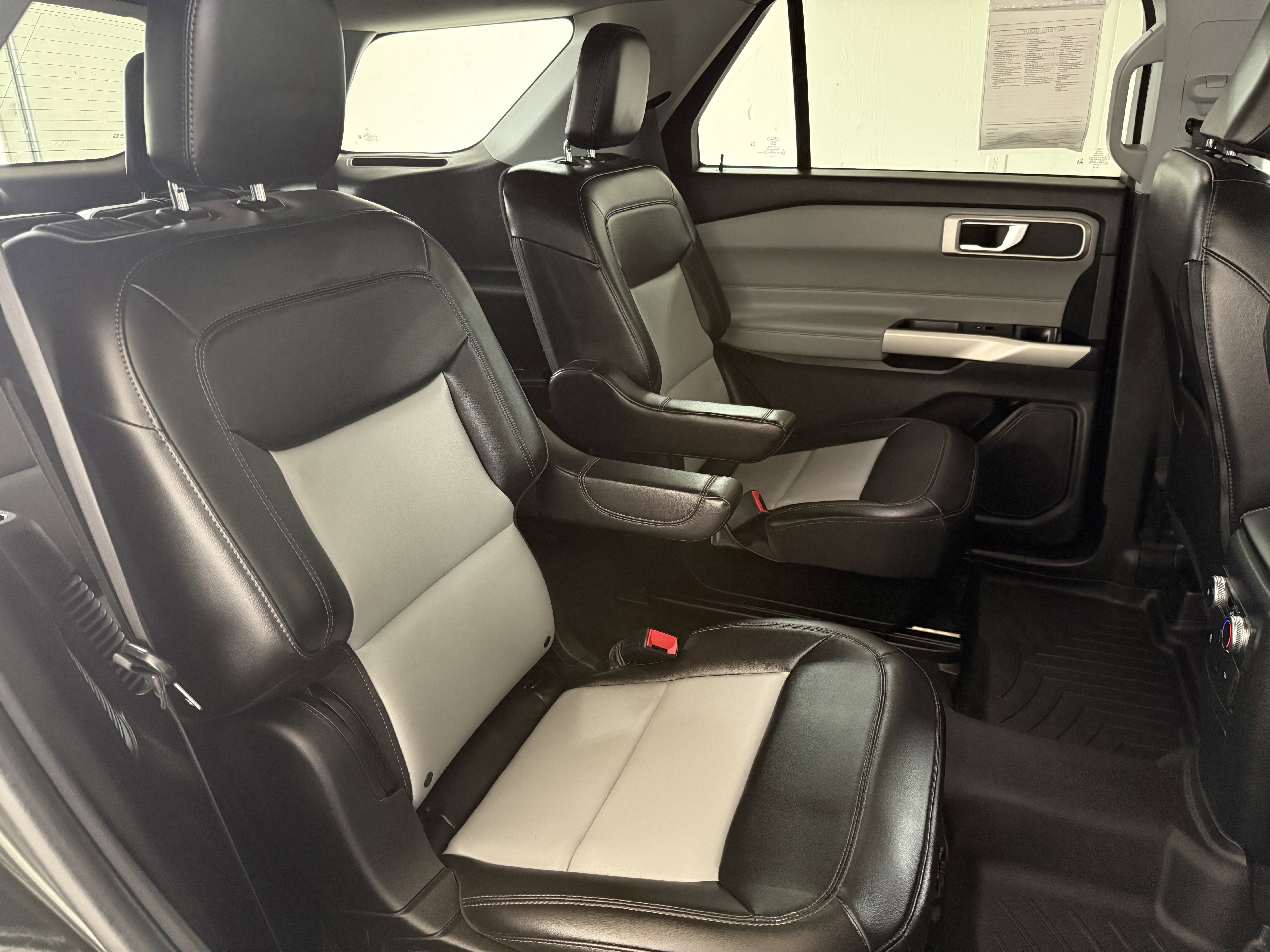 Used 2022 Ford Explorer XLT w/ Equipment Group 202A image 36