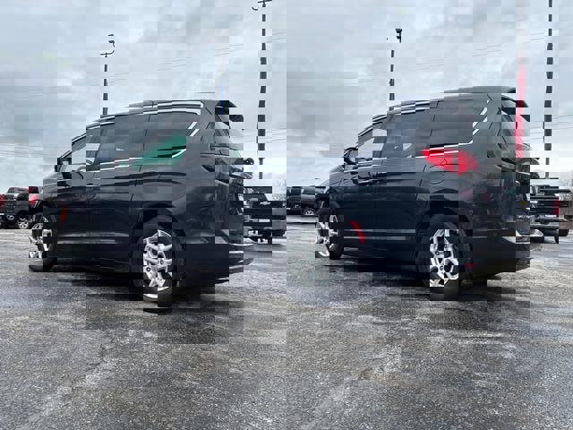 Used 2020 Chrysler Pacifica Touring w/ Advanced Safetytec Group image 5