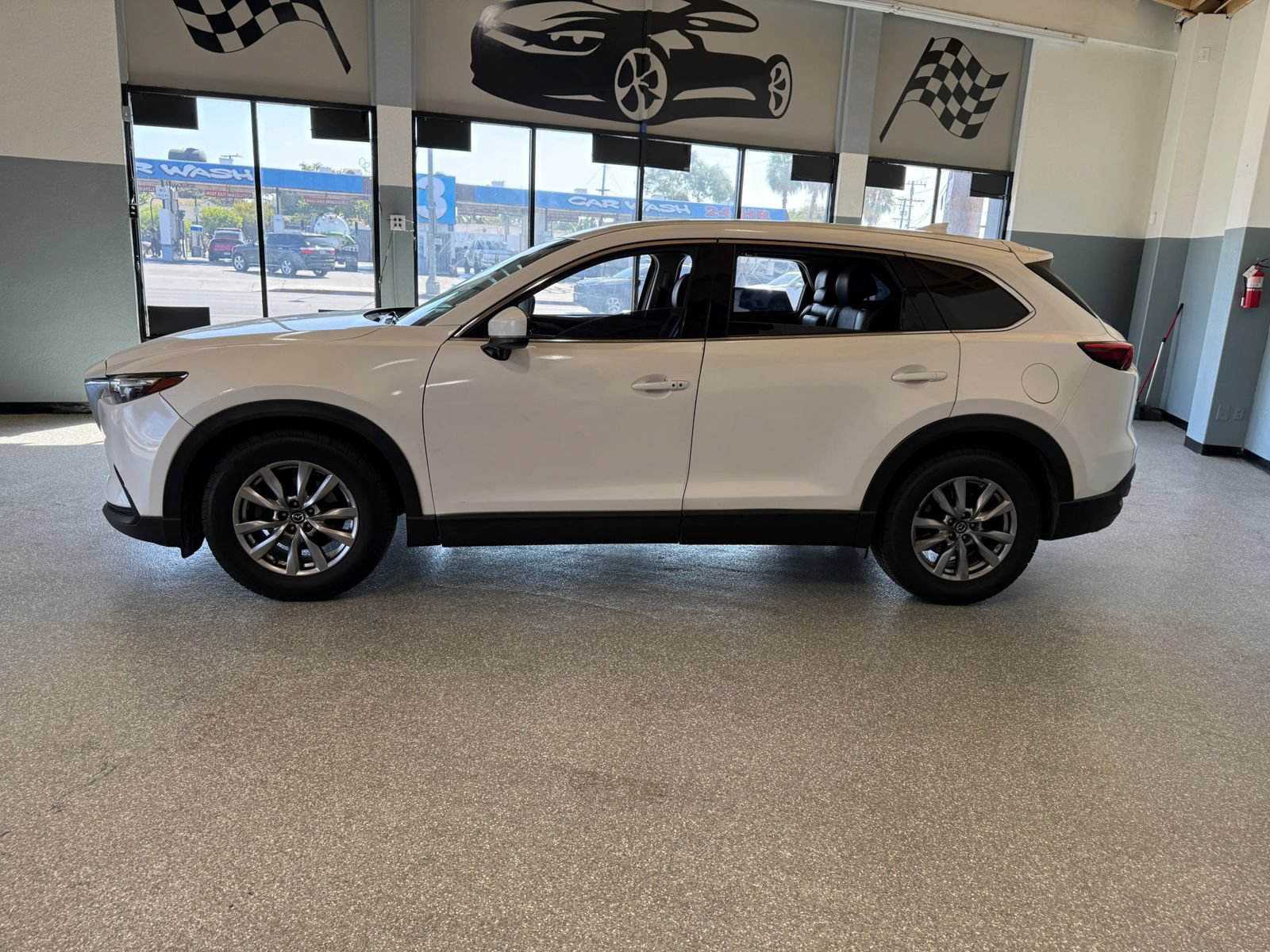Used 2017 MAZDA CX-9 Touring FWD image 4
