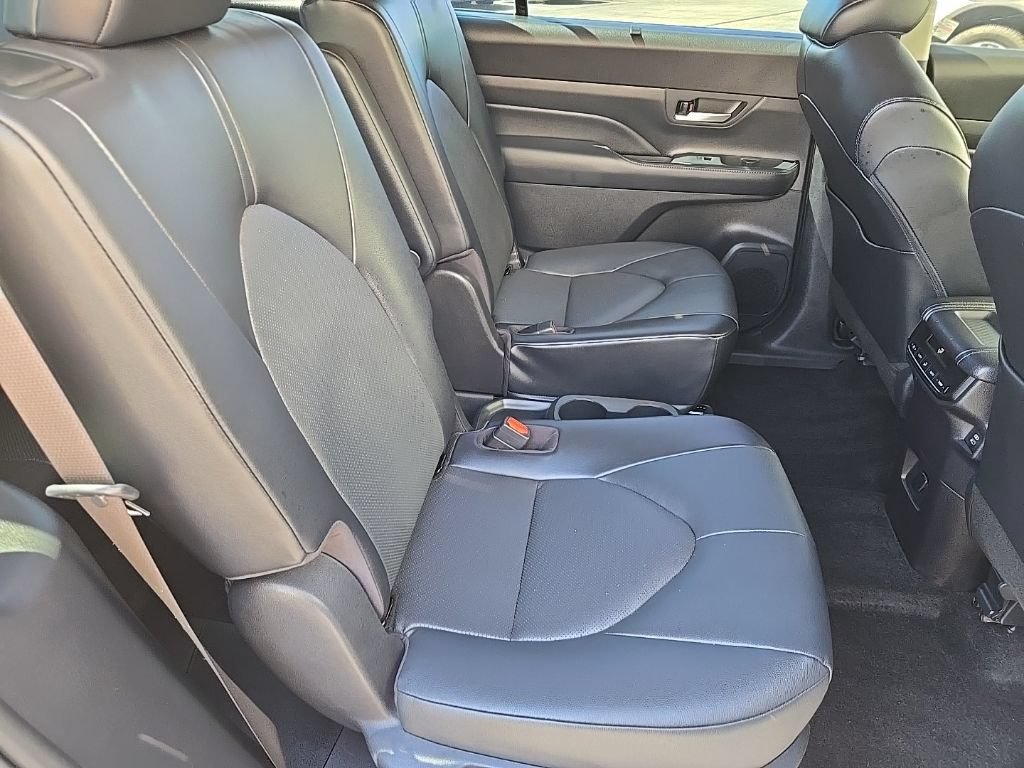 Used 2024 Toyota Grand Highlander AWD image 32