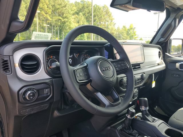 New 2025 Jeep Gladiator Sport AWD/4WD image 18